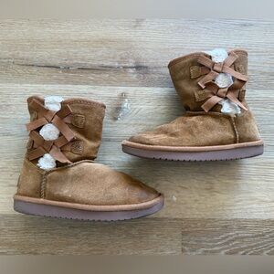 Koolaburra by UGG Kids Brown Bailey Bow Boots Size 13 Cozy Shearling Fur Lined